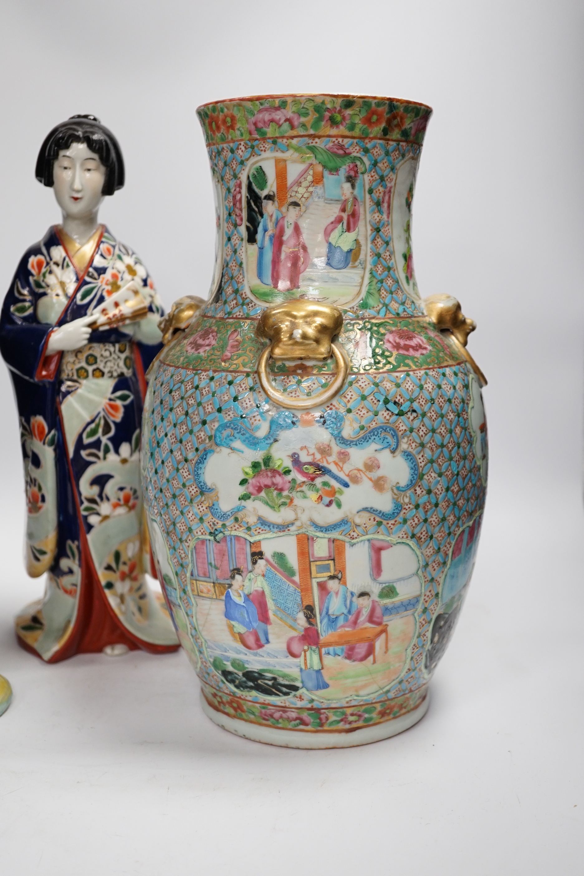 Two Japanese figures wearing kimonos, early 20th century and a 19th century Chinese famille rose vase, largest 34cm high